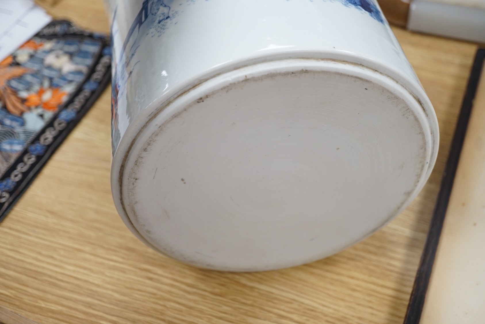 A large Chinese blue and white brushpot, 20.5 cms high